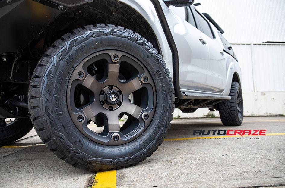 NISSAN NAVARA BEAST BLACK MACHINED WITH DARK TINT